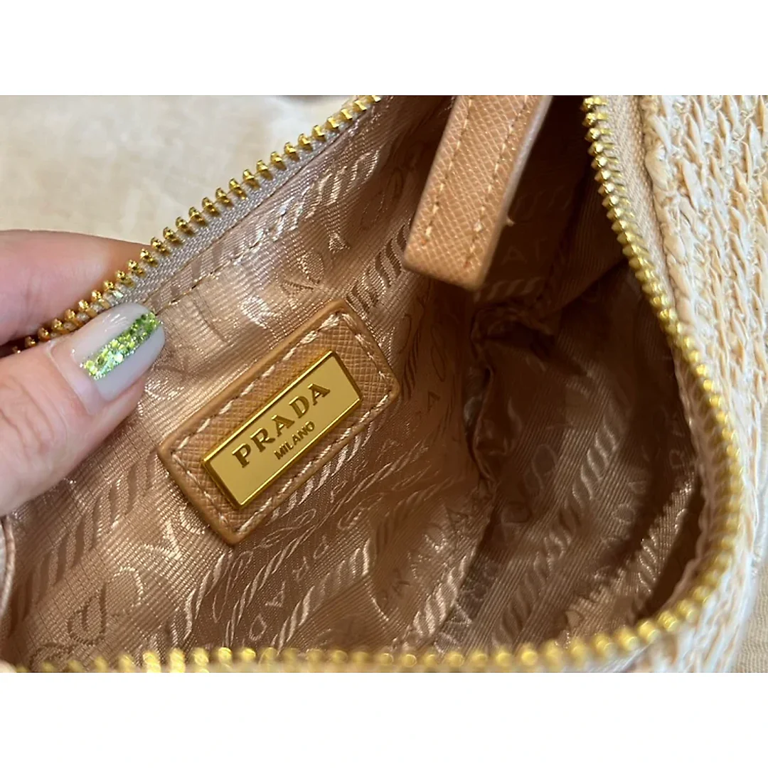 Pra new arrival bag size: 22 * 12cm