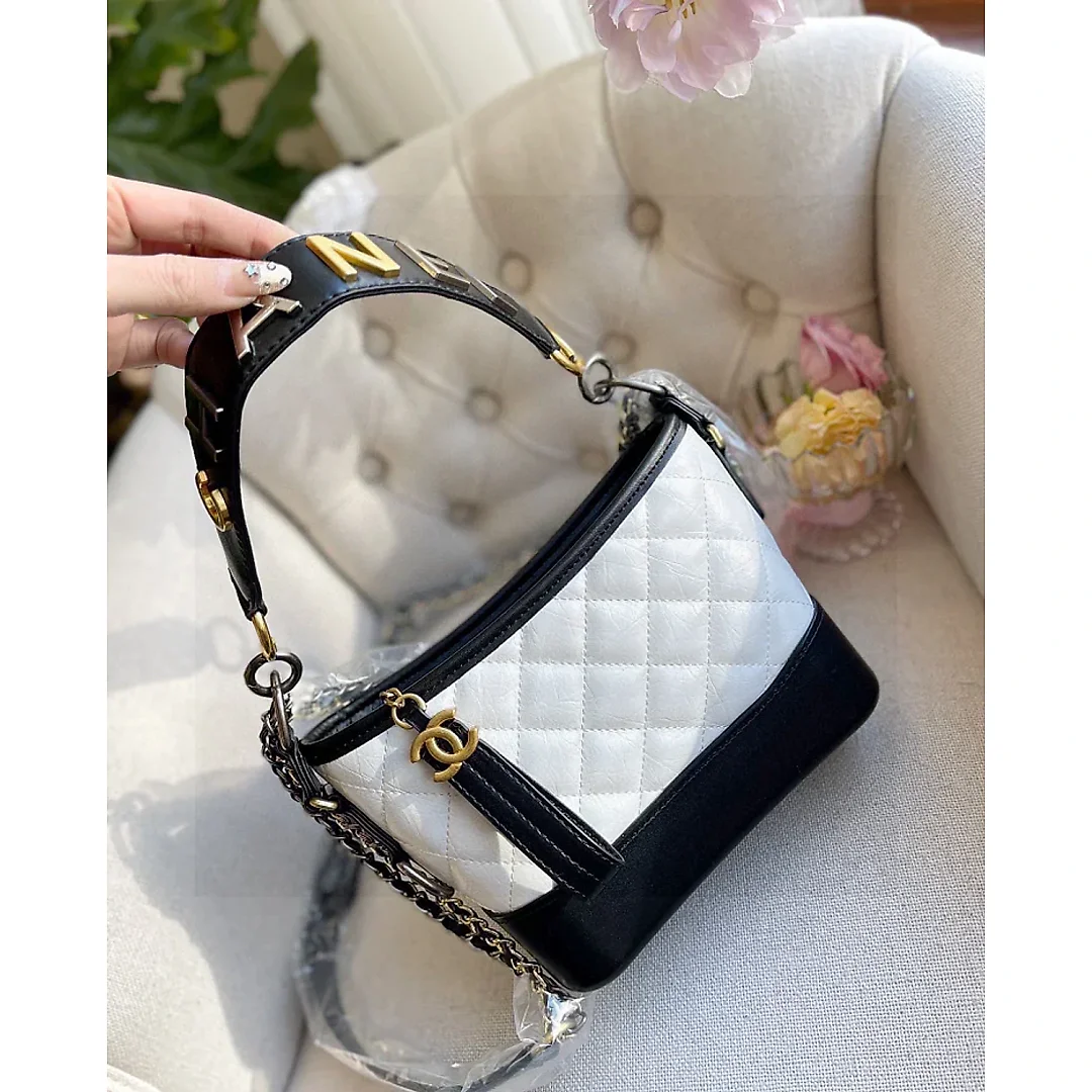 cc new arrival bag size: 20-16-8cm
