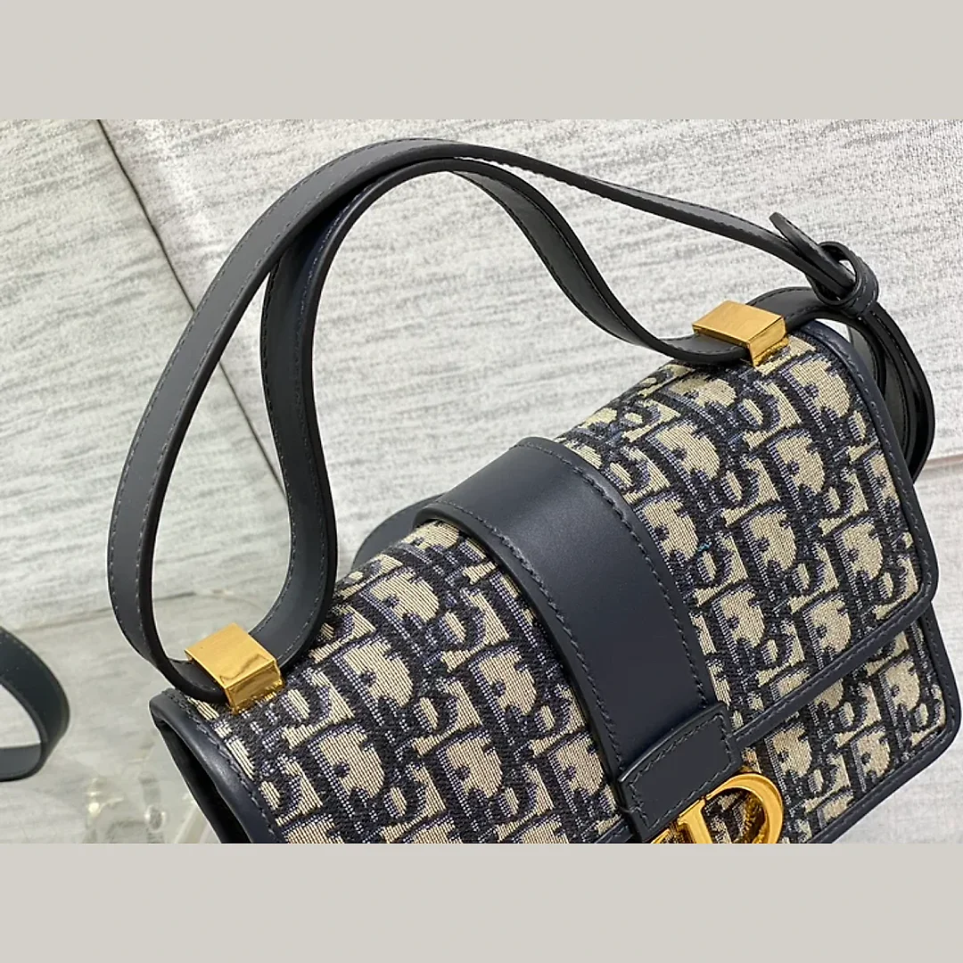 𝗗 𝗠𝗼𝗻𝘁𝗮𝗶𝗴𝗻𝗲 bag 01