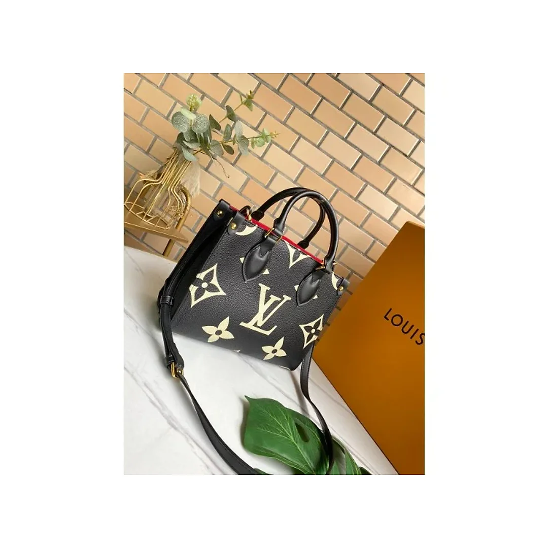 L-bag Size: 25 x 19 x 11.5 cm