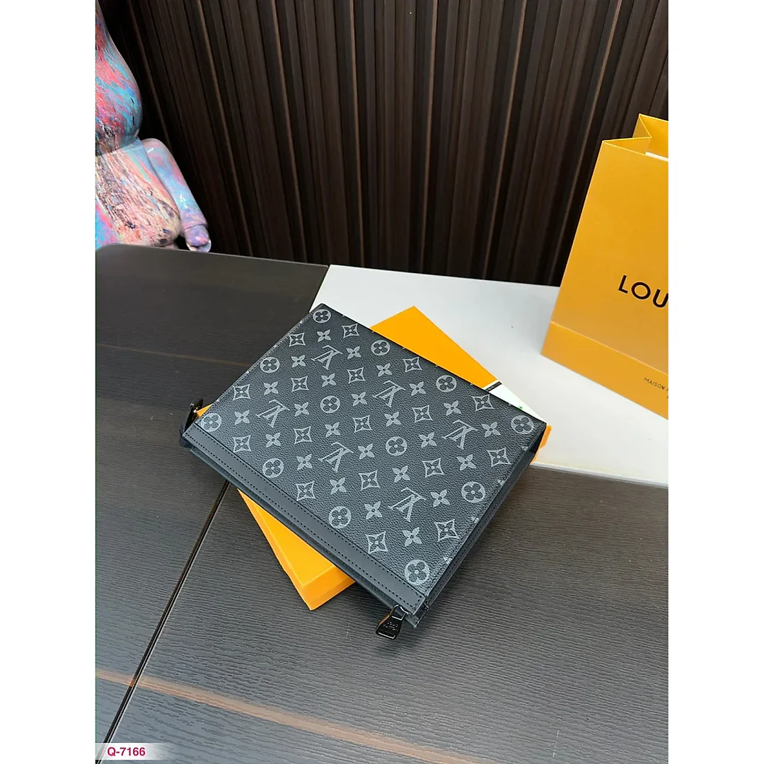 Louis Toiletry Pouch men and women bag size : 26*20cm