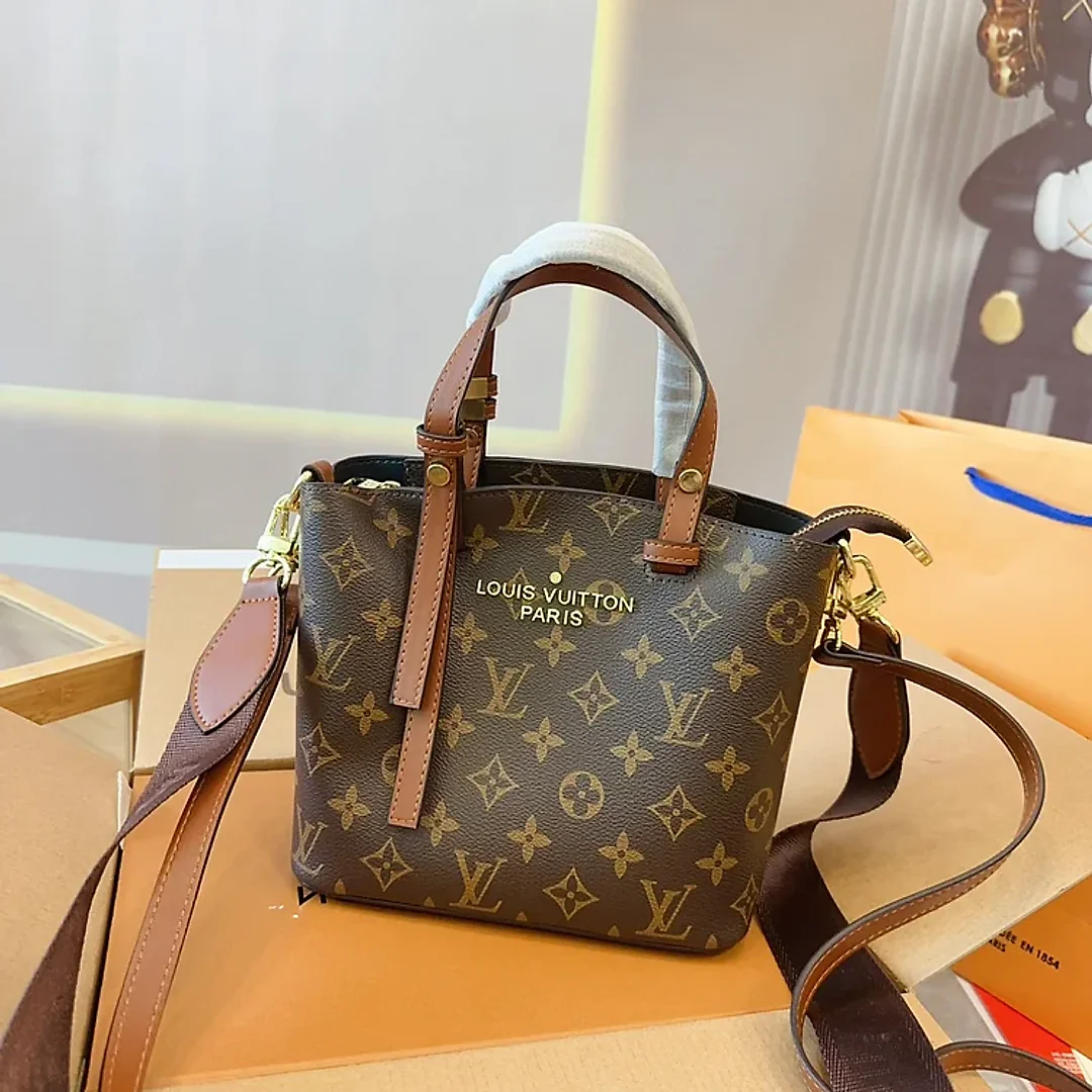 Louis new arrival tote bag size: 25 cm
