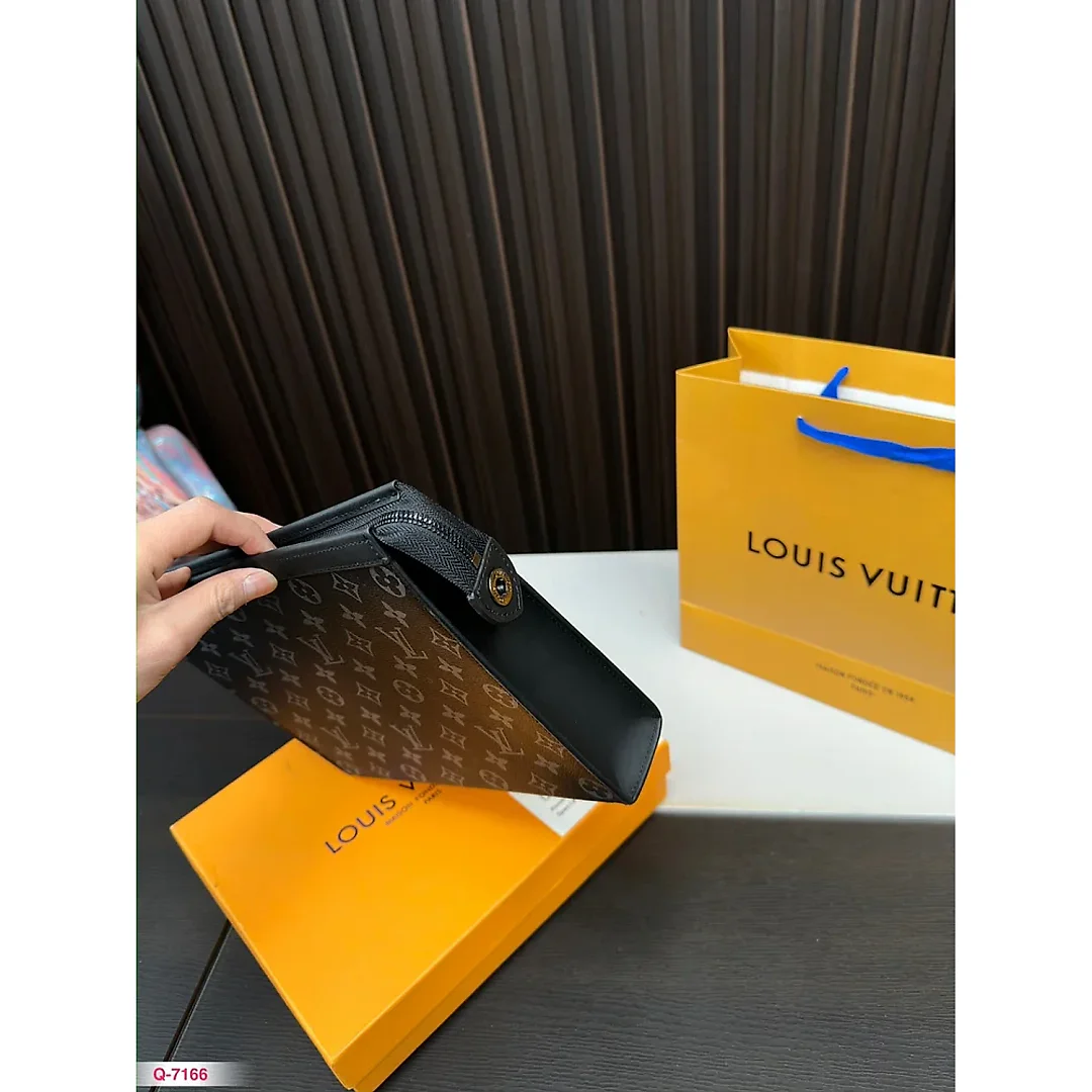Louis Toiletry Pouch men and women bag size : 26*20cm