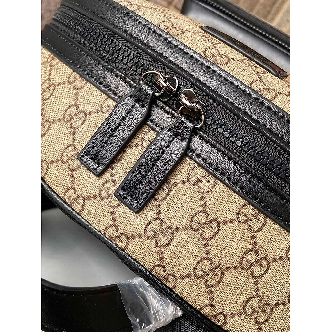GG new arrival man backpack bag size :32*40*15 cm