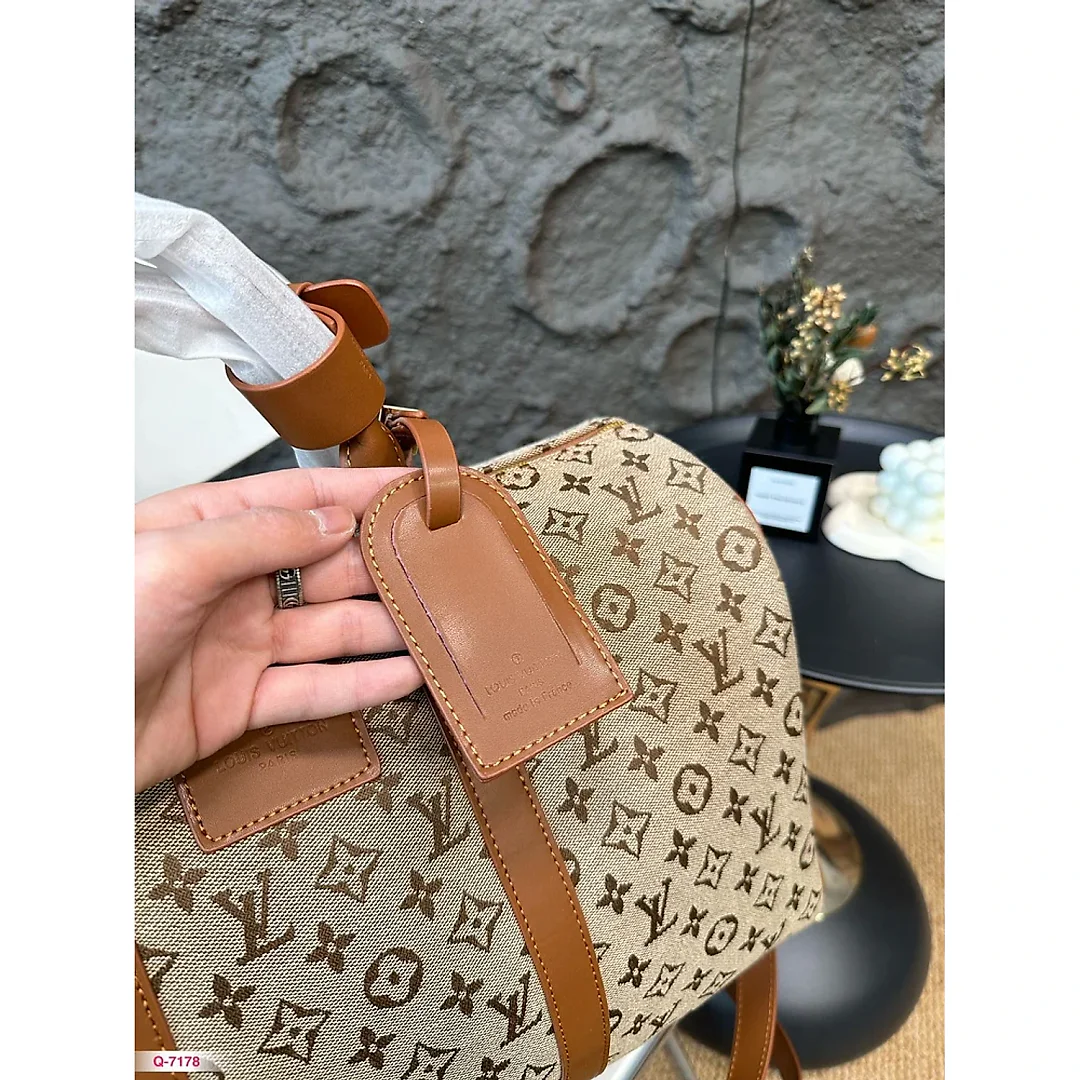 Louis new arrival traval bag size: 45*26cm