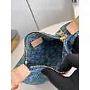 Louis Hills Pochette Monogram Denim size;20.5 x 6 x 16 cm