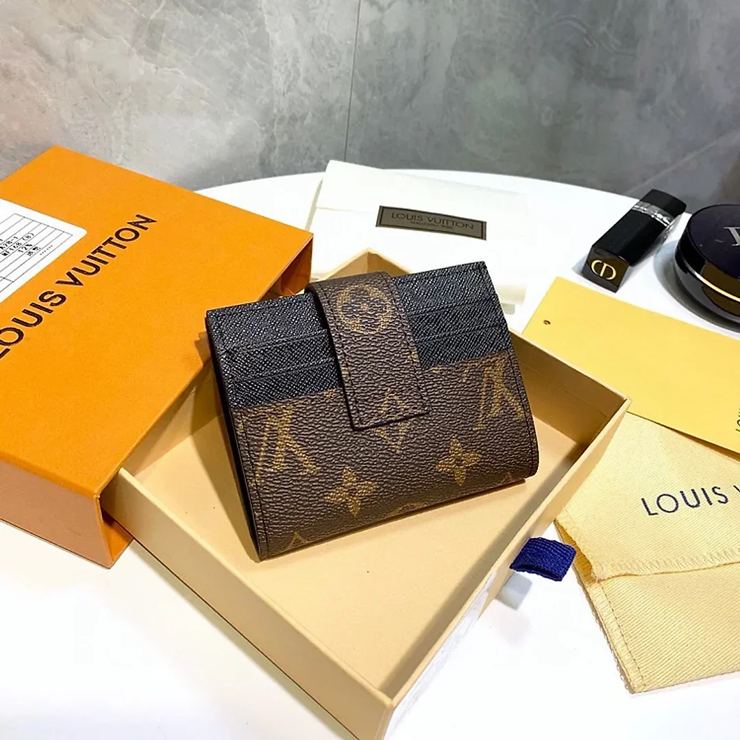Louis new arrival wallets size: 9×9 cm