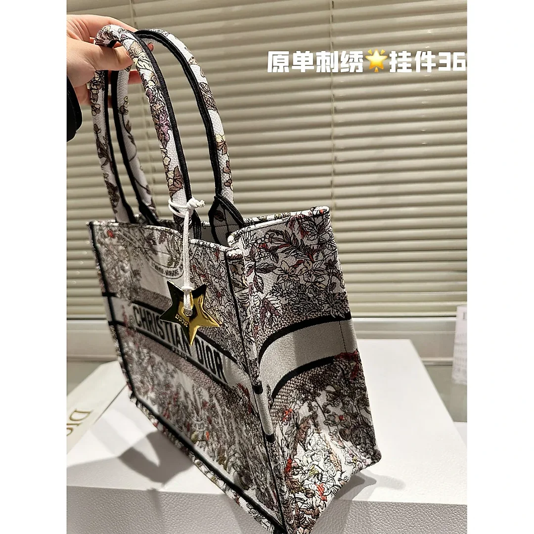D book tote new arrival bag