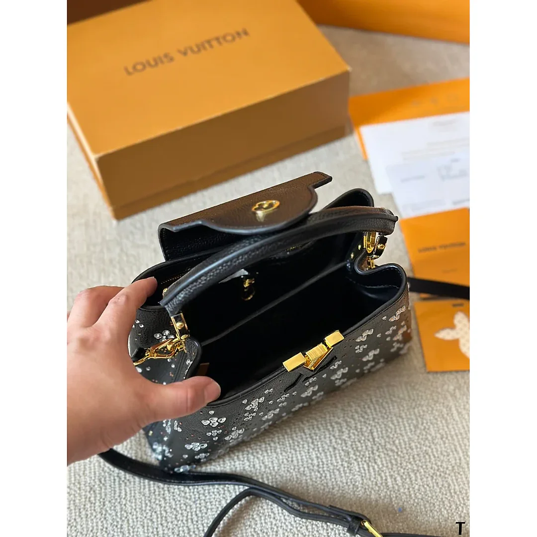 Louis capucines new arrival bag size :27*18cm
