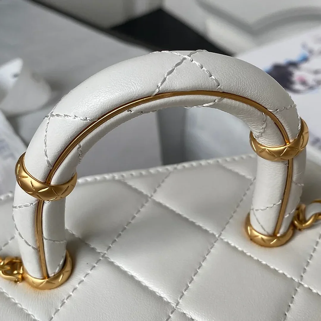 Cc Small Vanity Case White Lambskin & Gold-Tone Metal 12.5x15x8 cm Bag