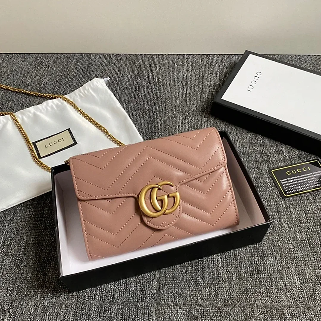 GC434 GG Marmont matelassé mini bag / 8″W x 5″H x 2.5″D