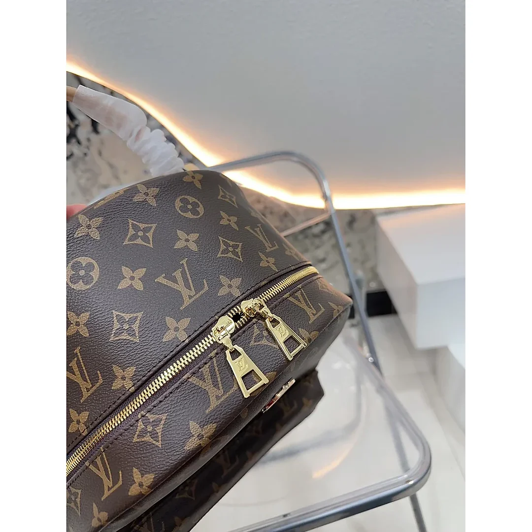 Louis new arrival backpack bag size: 33*41cm