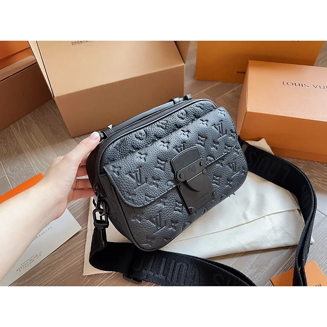 L slocksling men bag size 25*17 cm