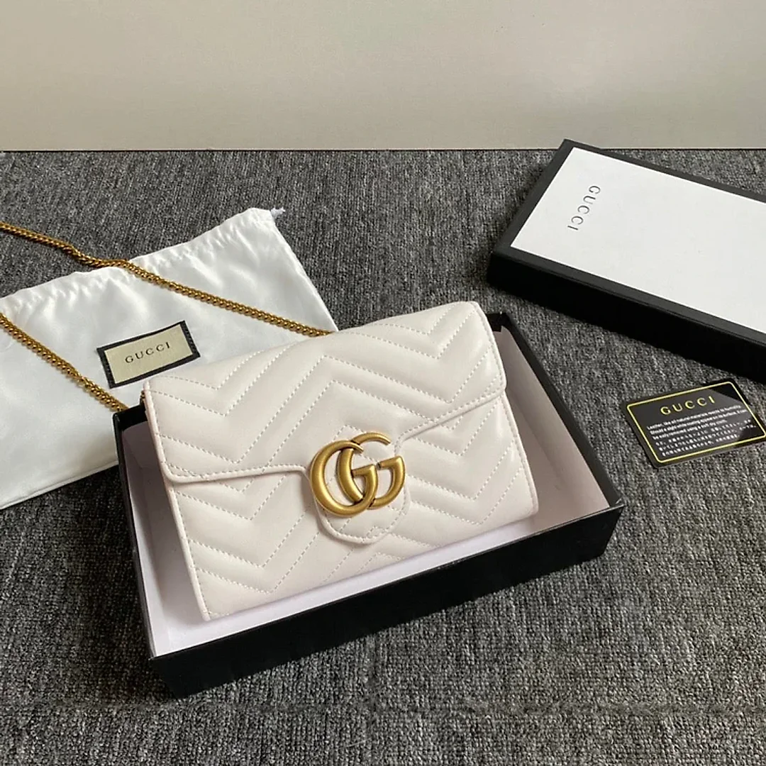 GC434 GG Marmont matelassé mini bag / 8″W x 5″H x 2.5″D