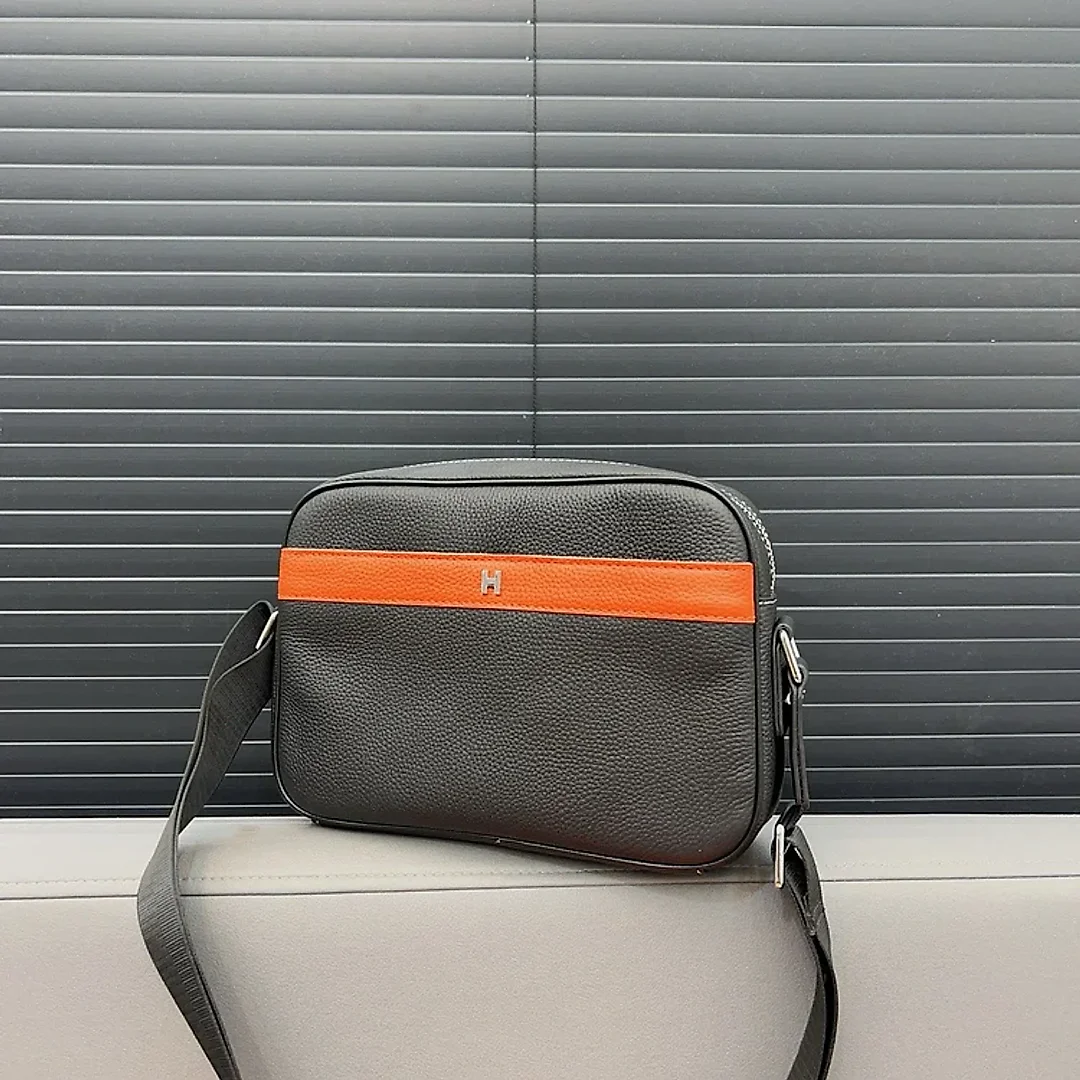 H crossbody bag Men size: 24 x 17 cm
