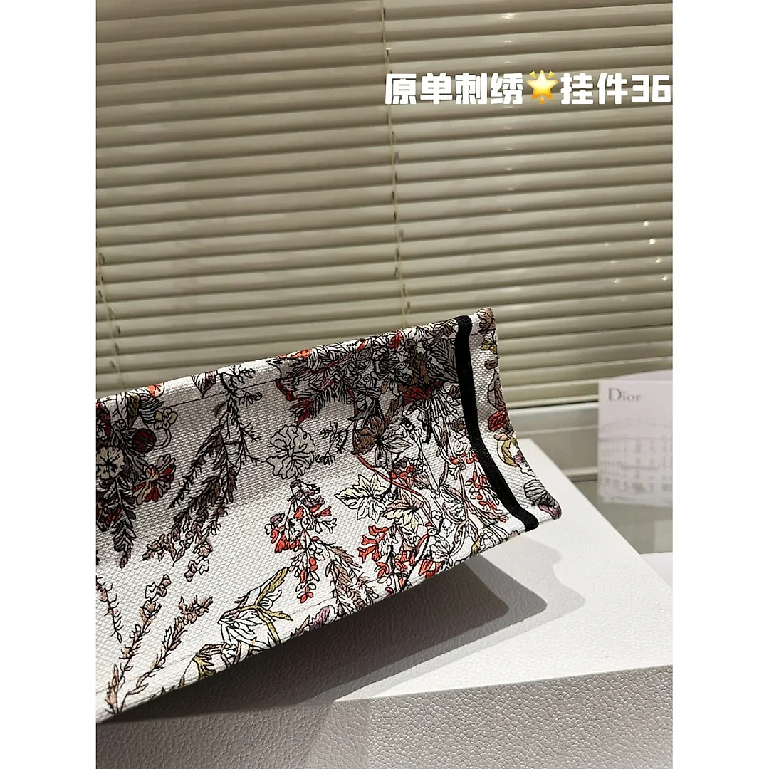 D book tote new arrival bag