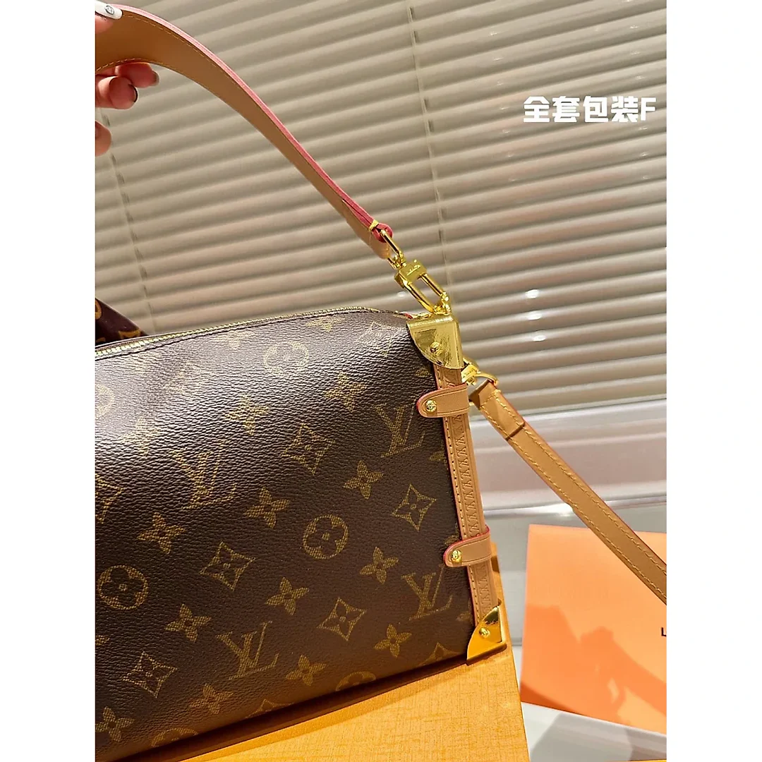 Louis new arriva Side trunk bag size : 23*16 cm