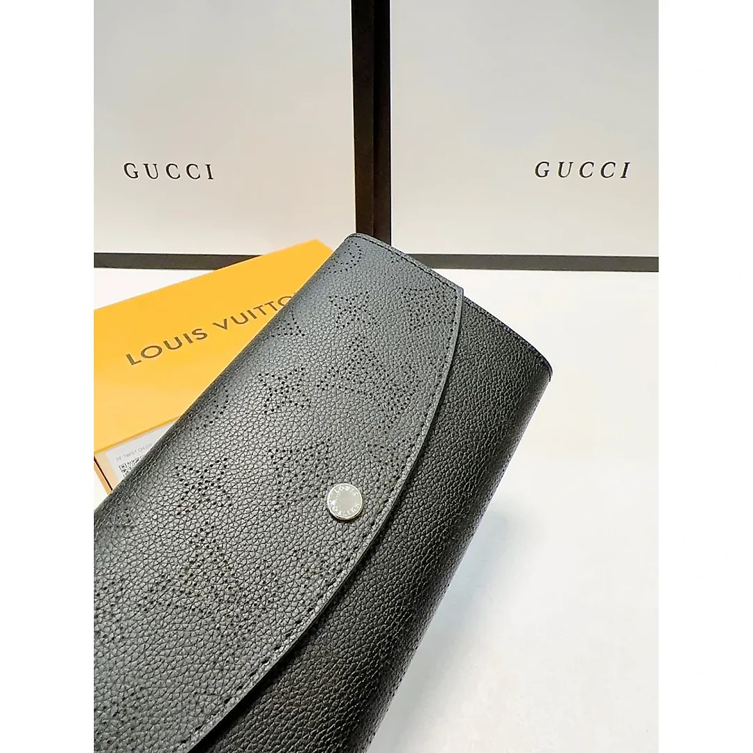 Louis new arrival wallet size: 19×10 cm