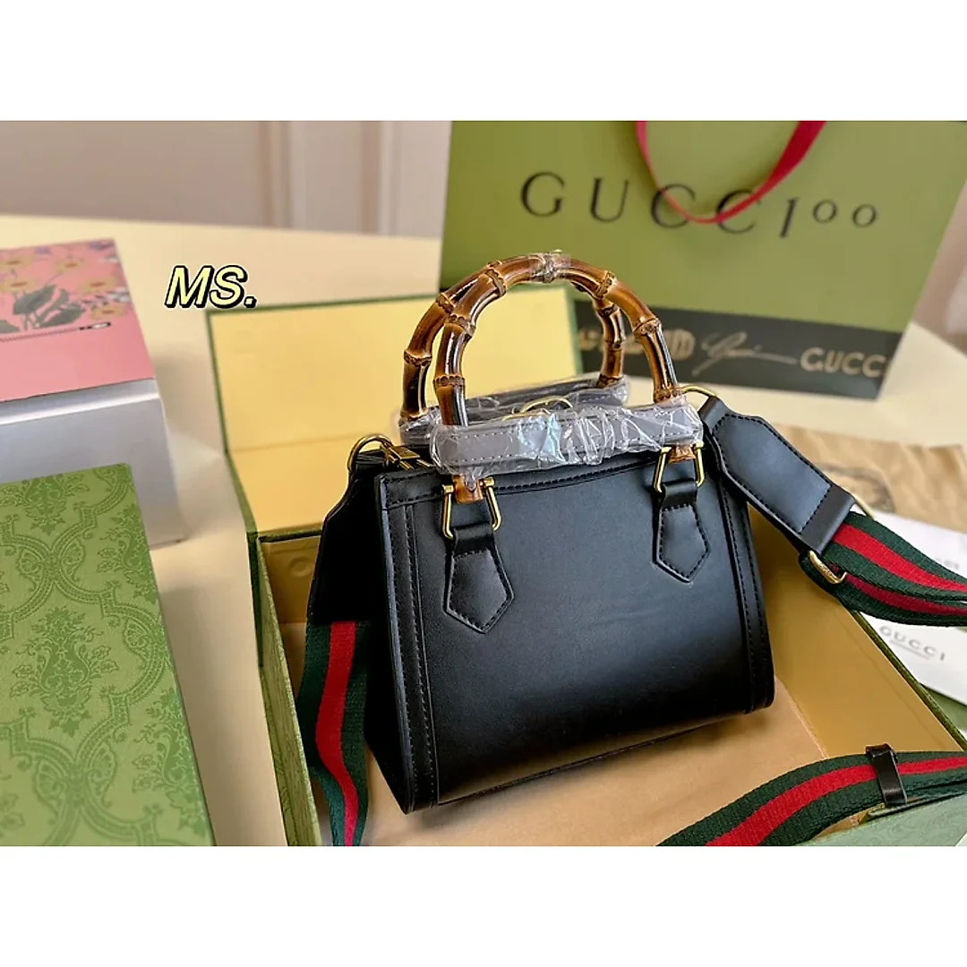 GG Diana tote bag size: 20×16 cm