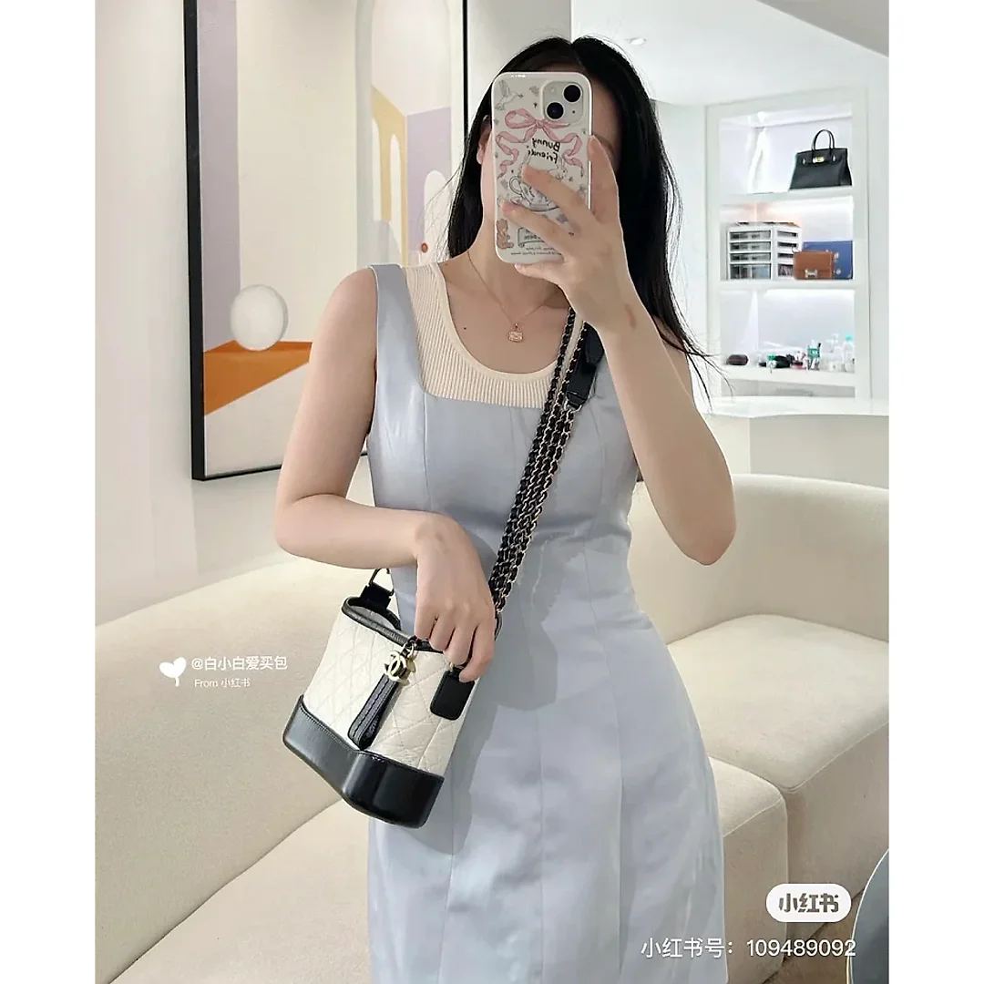 cc new arrival bag size: 20-16-8cm