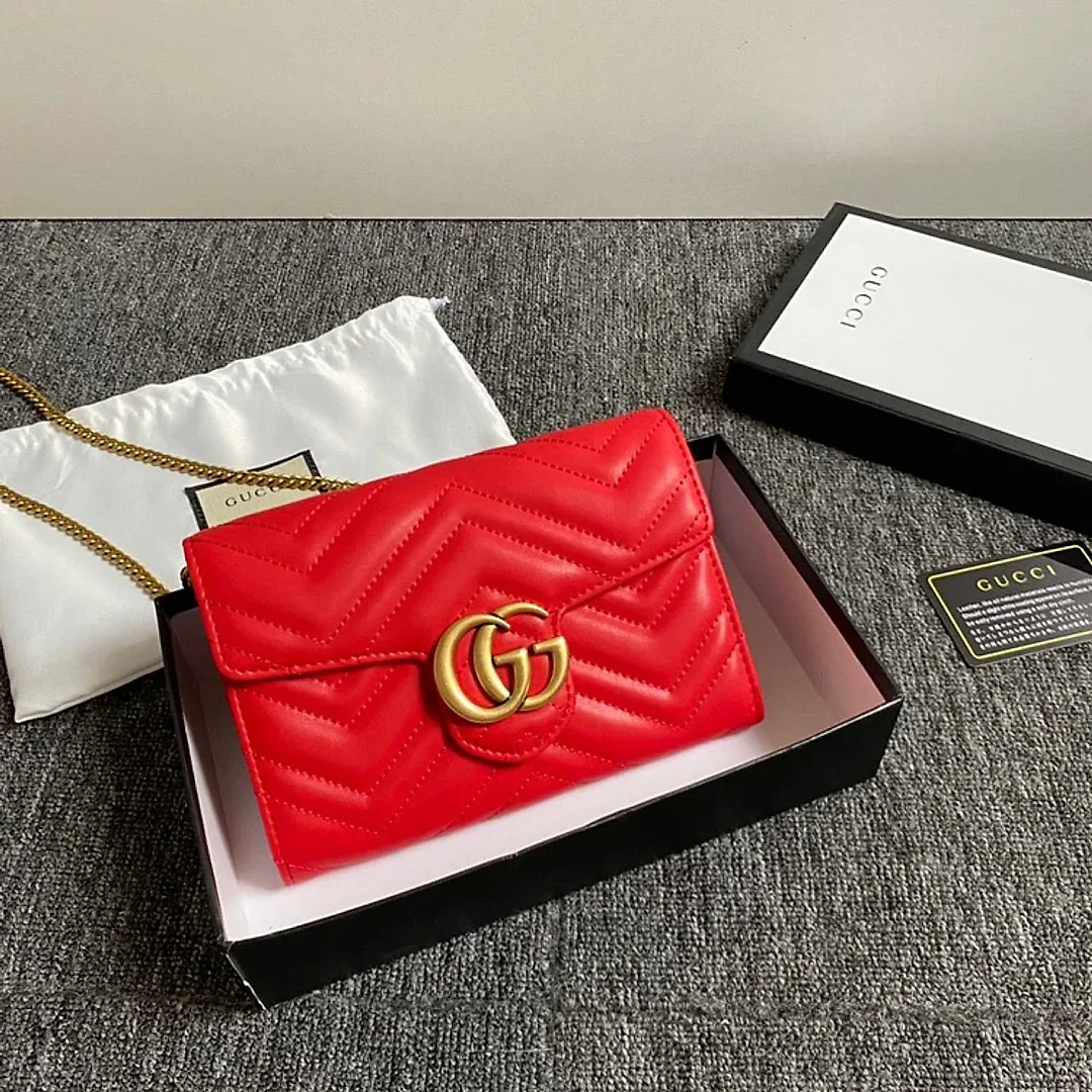 GC434 GG Marmont matelassé mini bag / 8″W x 5″H x 2.5″D