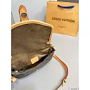 Louis Saumur bb mini bag size: 21 * 17 cm