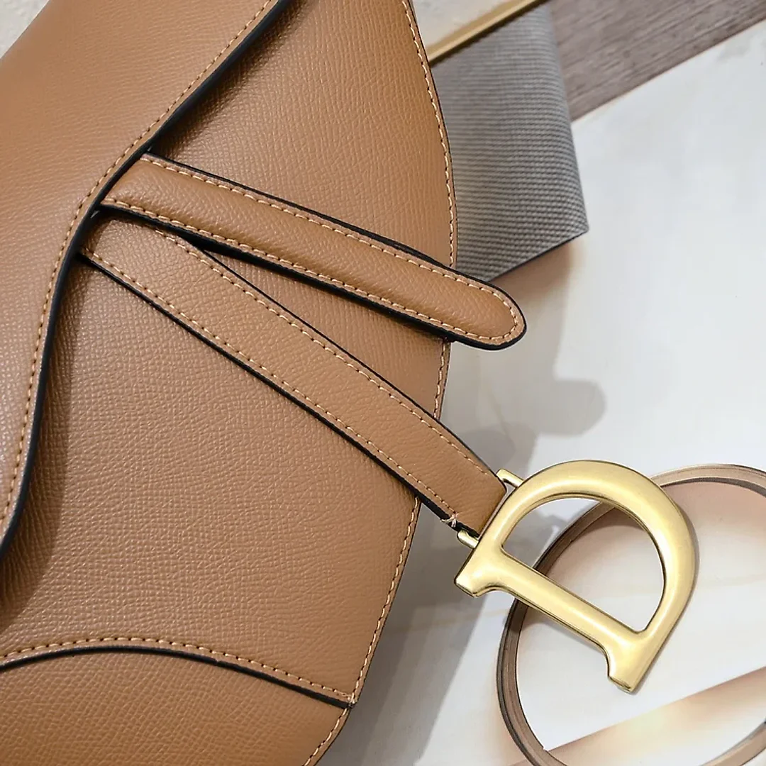 D saddle Be a classic with classics bag size: 25.5 x 20 x 6.5 cm