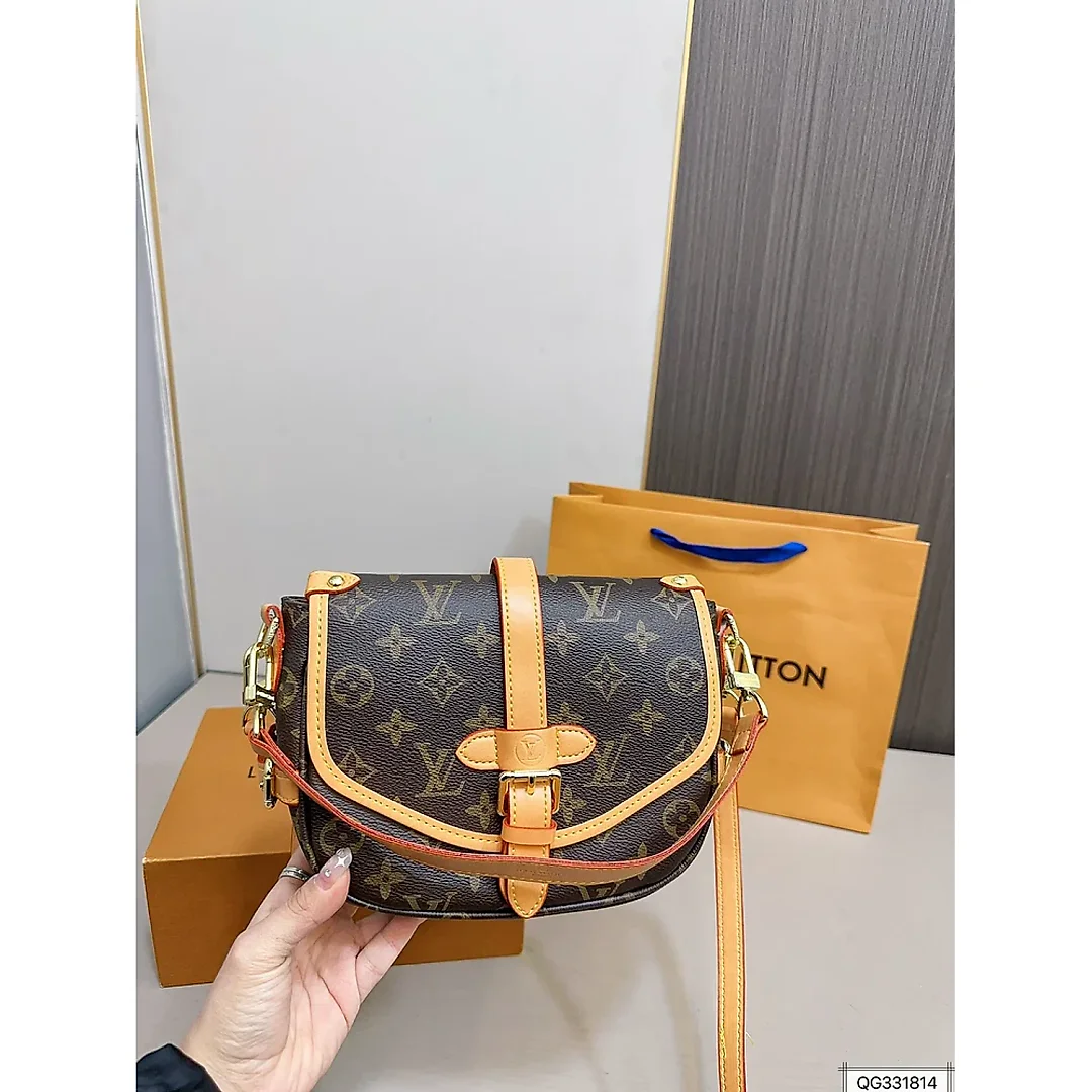 Louis Saumur bb mini bag size: 21 * 17 cm