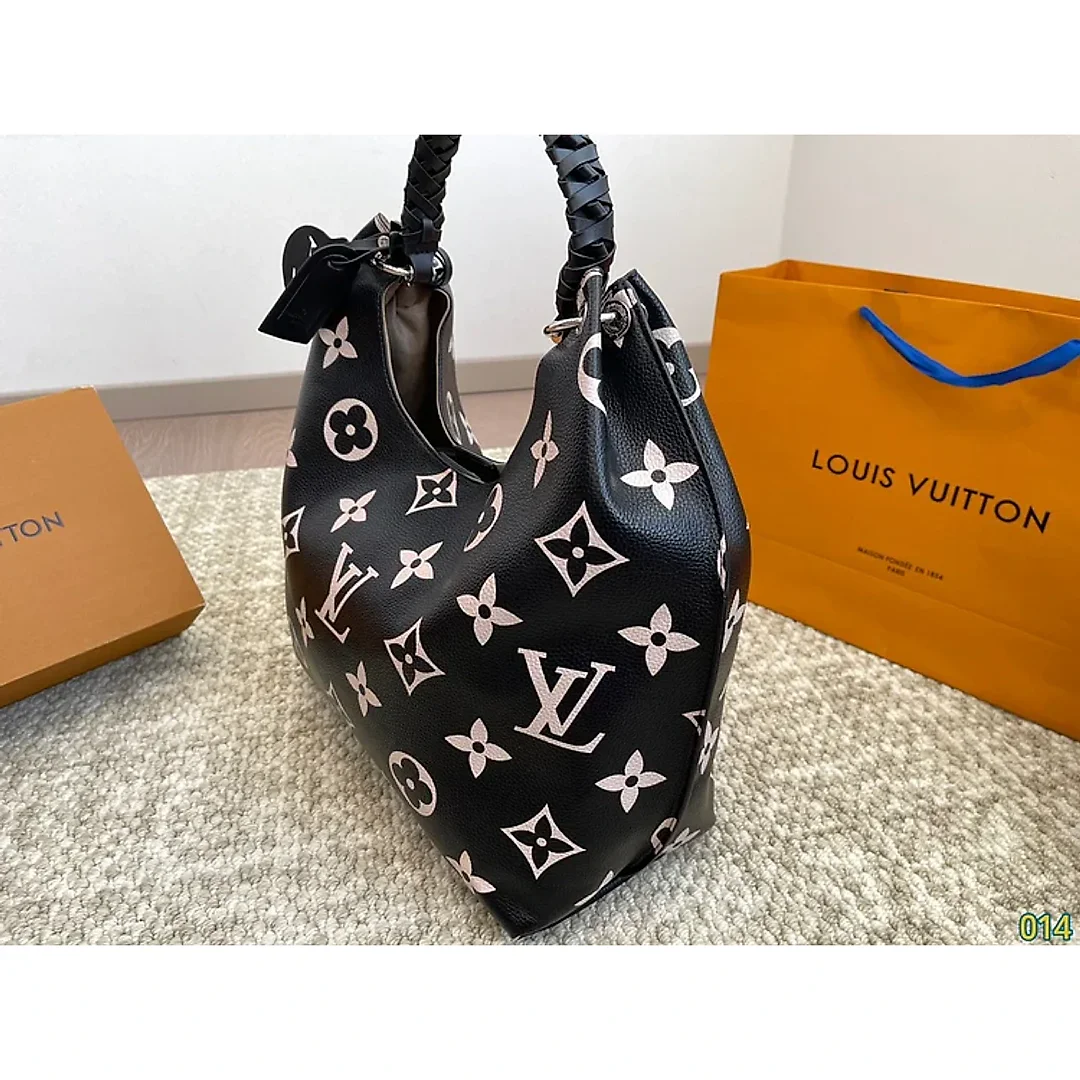 Louis new arrival tote bag size: 34 * 28 cm