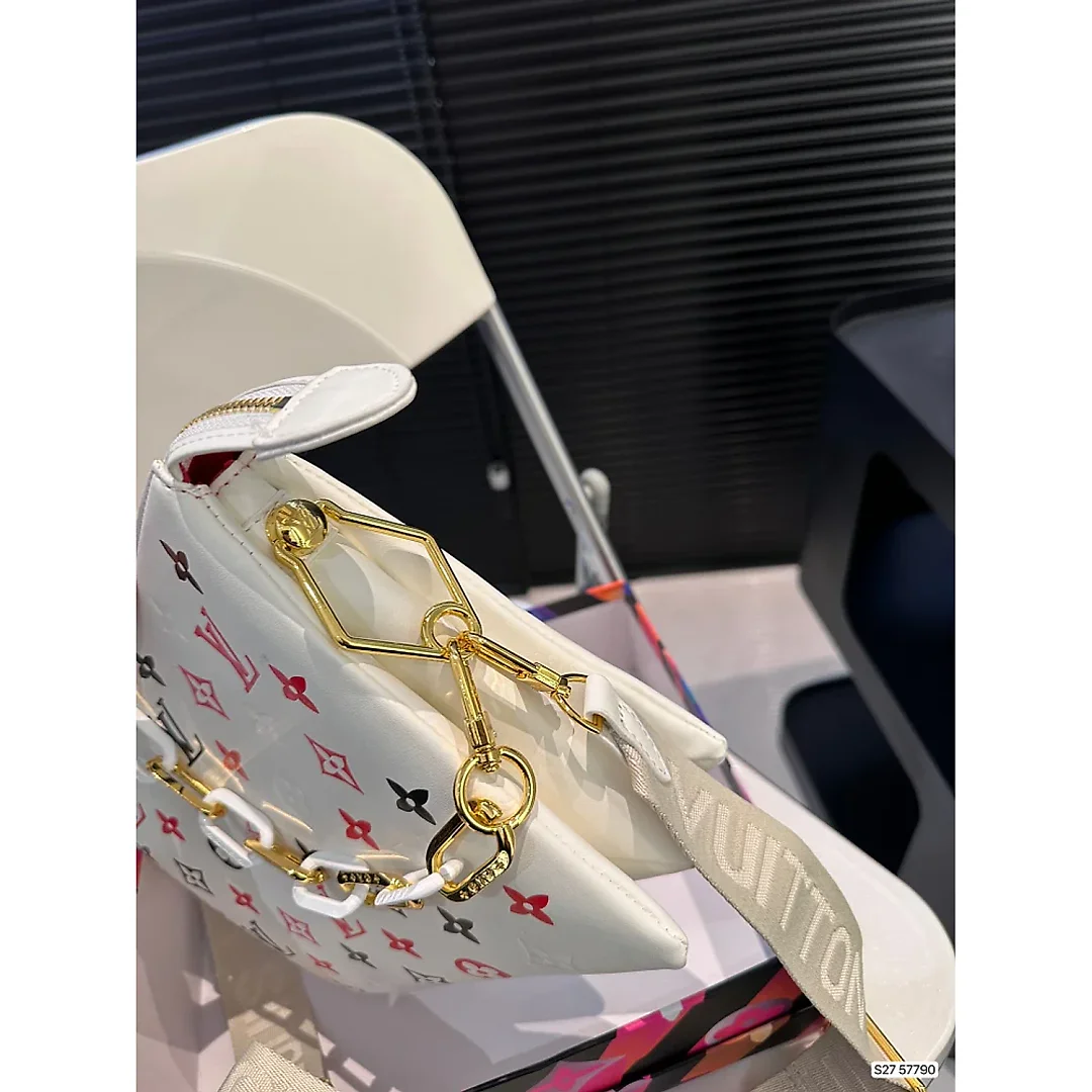 Louis new arrival cousin bag size: 26 * 20 cm