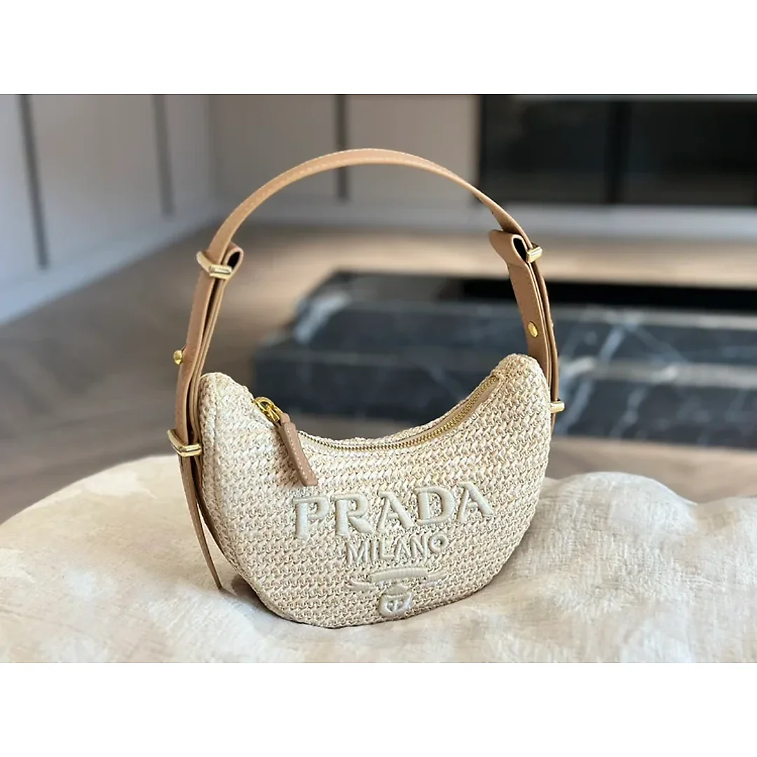 Pra new arrival bag size: 22 * 12cm
