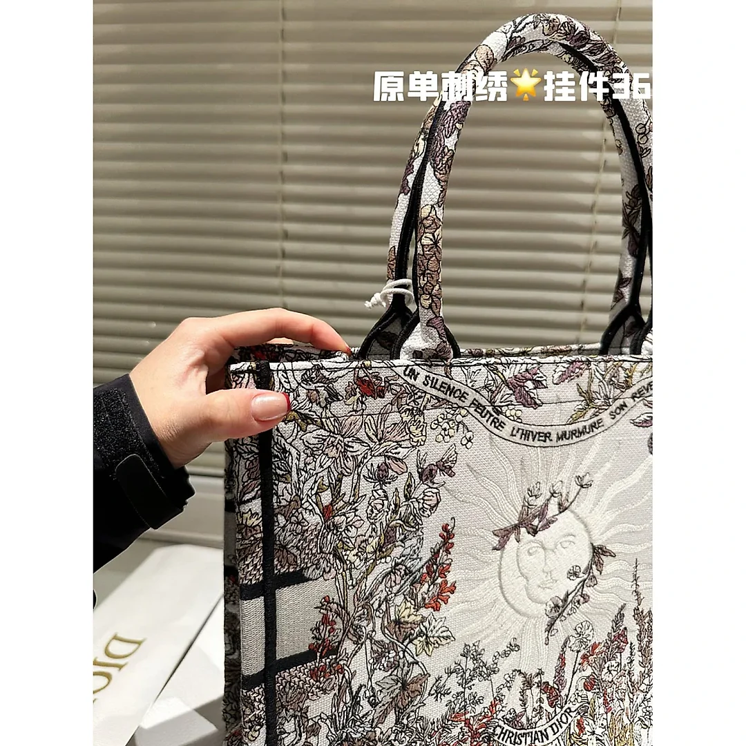 D book tote new arrival bag