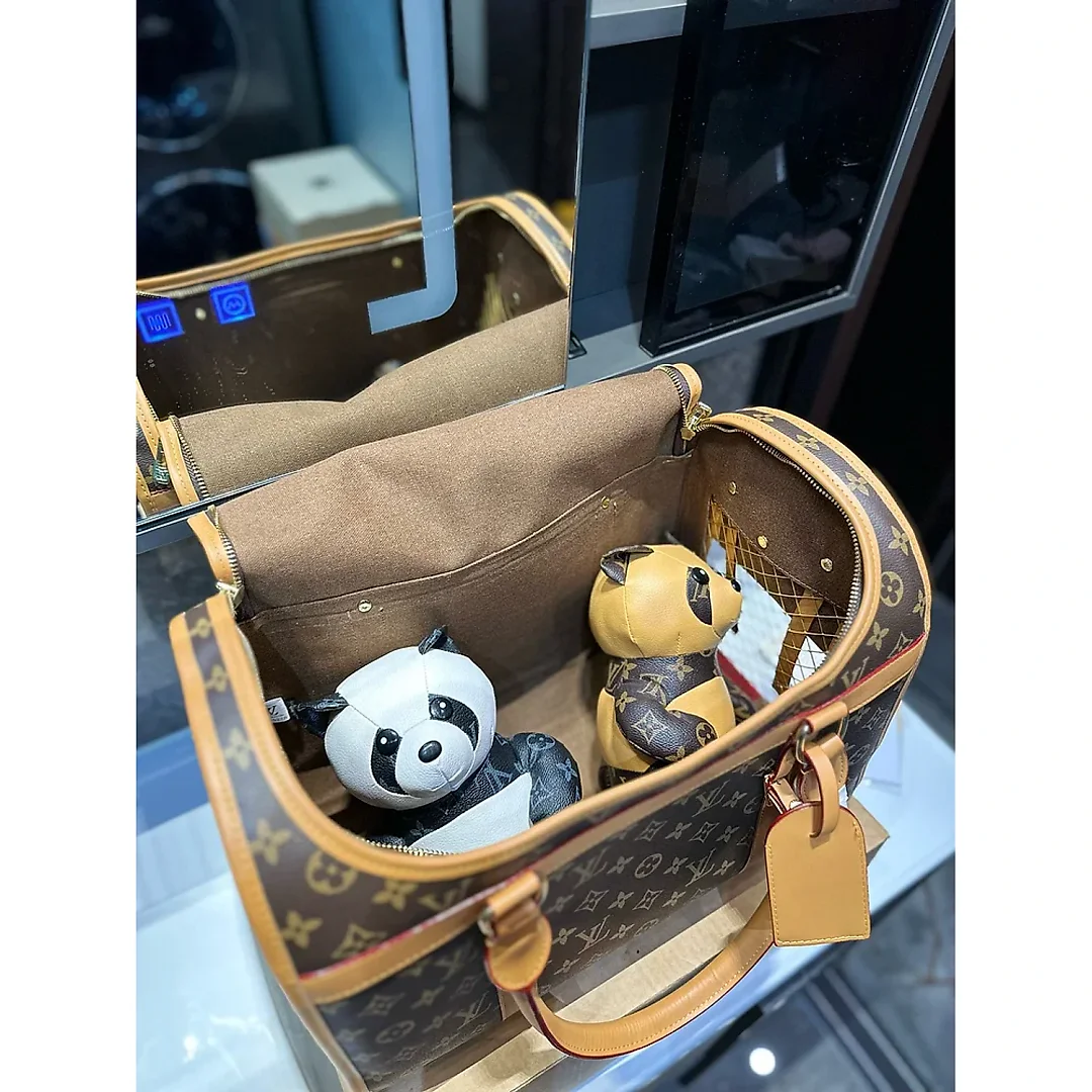 Louis new arrival pet bags size: 39*20*32 cm