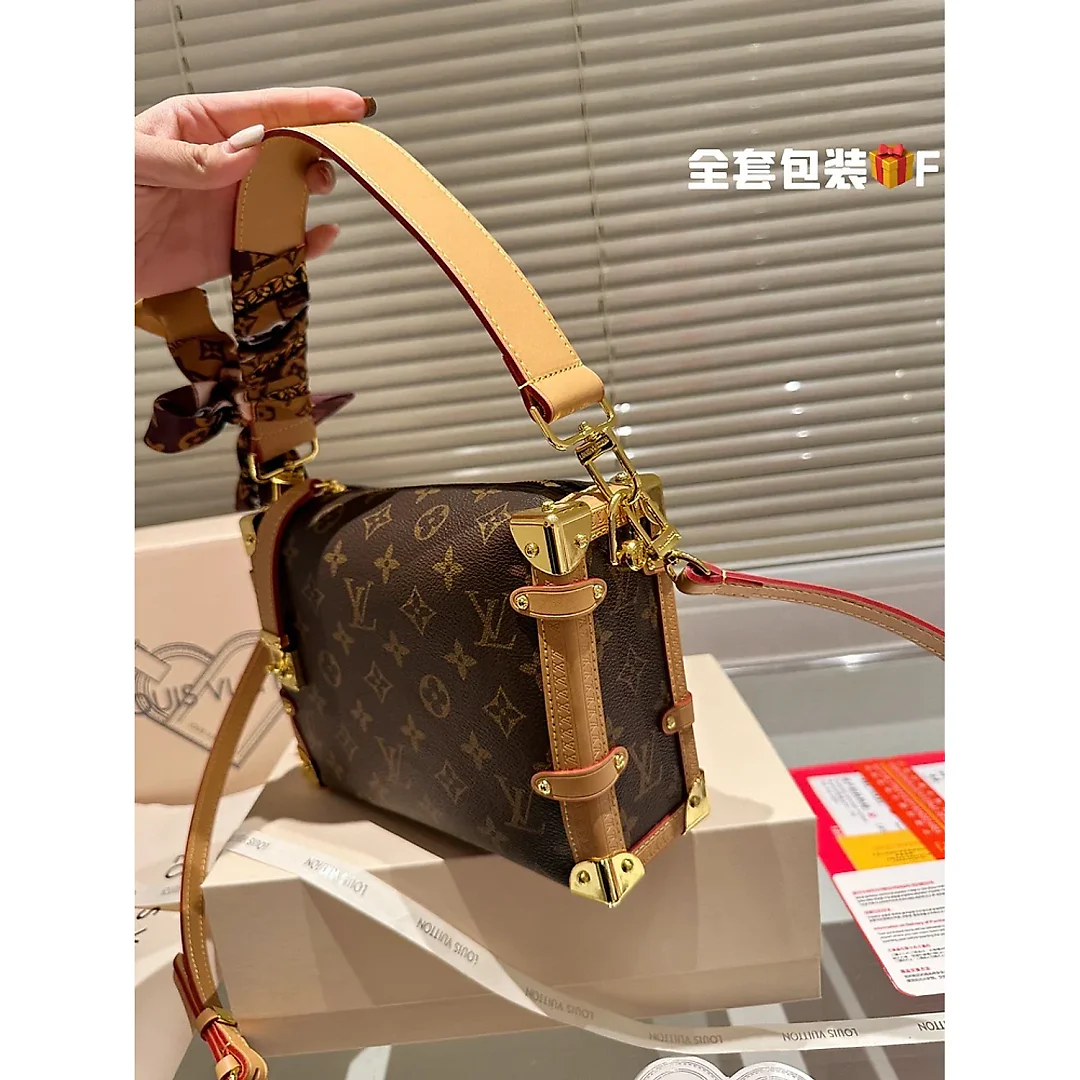 Louis new arriva Side trunk bag size : 23*16 cm