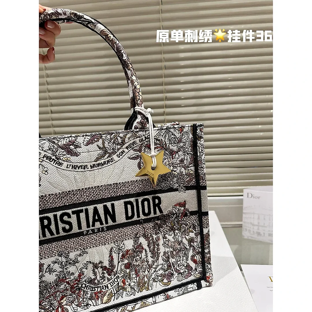 D book tote new arrival bag