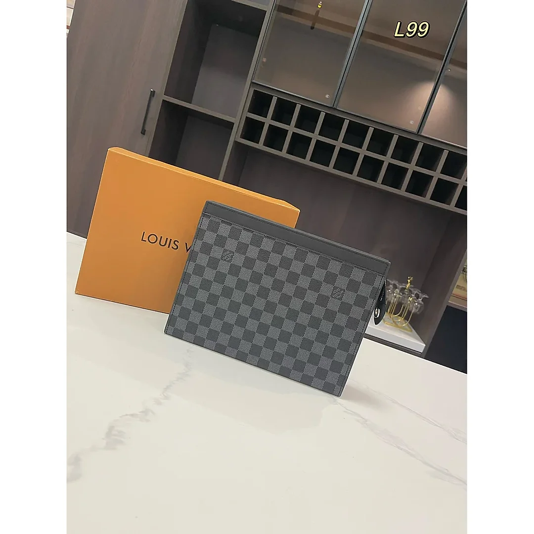 Louis Toiletry Pouch bag size: 26*20cm