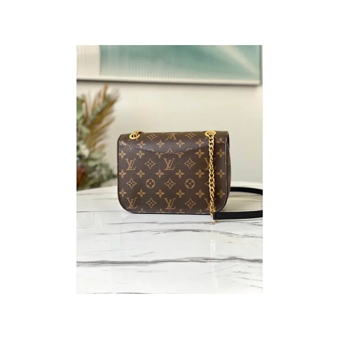 L-bag Size: 22 x 17x 10cm