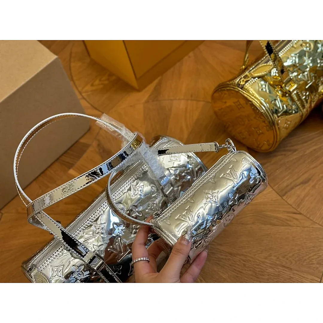 Louis new arrival men and women bag size : 30*15cm