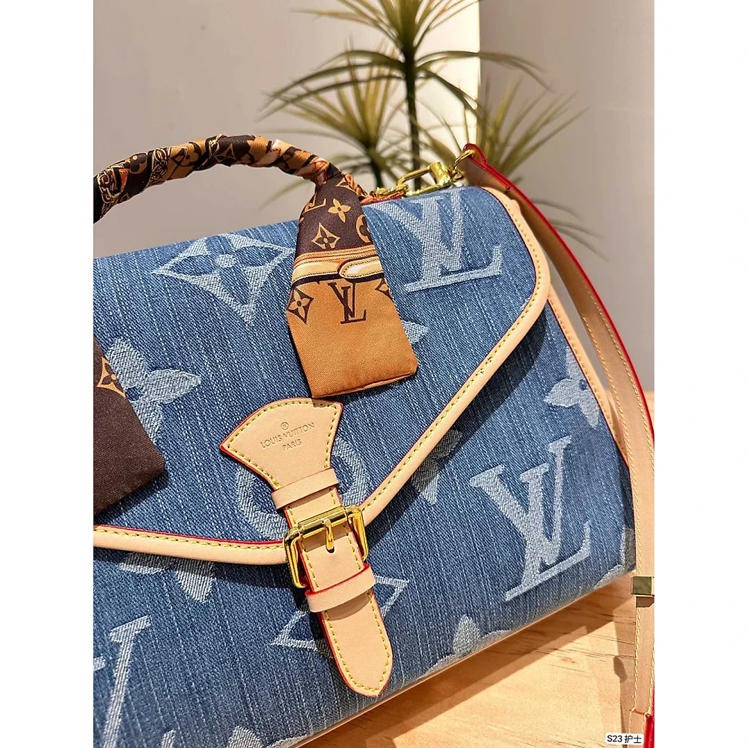 Louis new arrival denim bag size: 38 * 23 cm