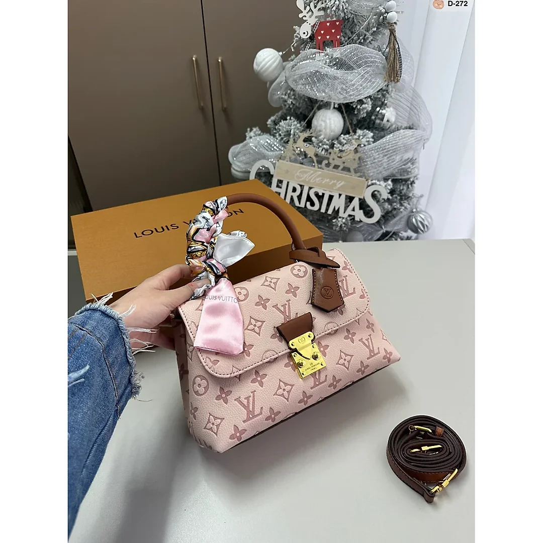 Louis madeleine bb bag size : 24*8*16 cm