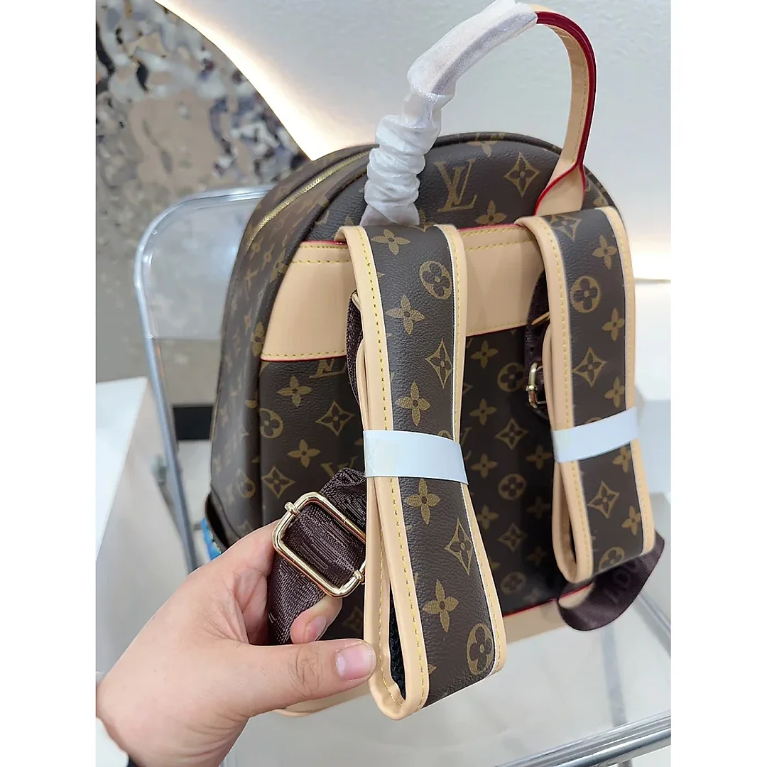 Louis new arrival backpack bag size: 33*41cm