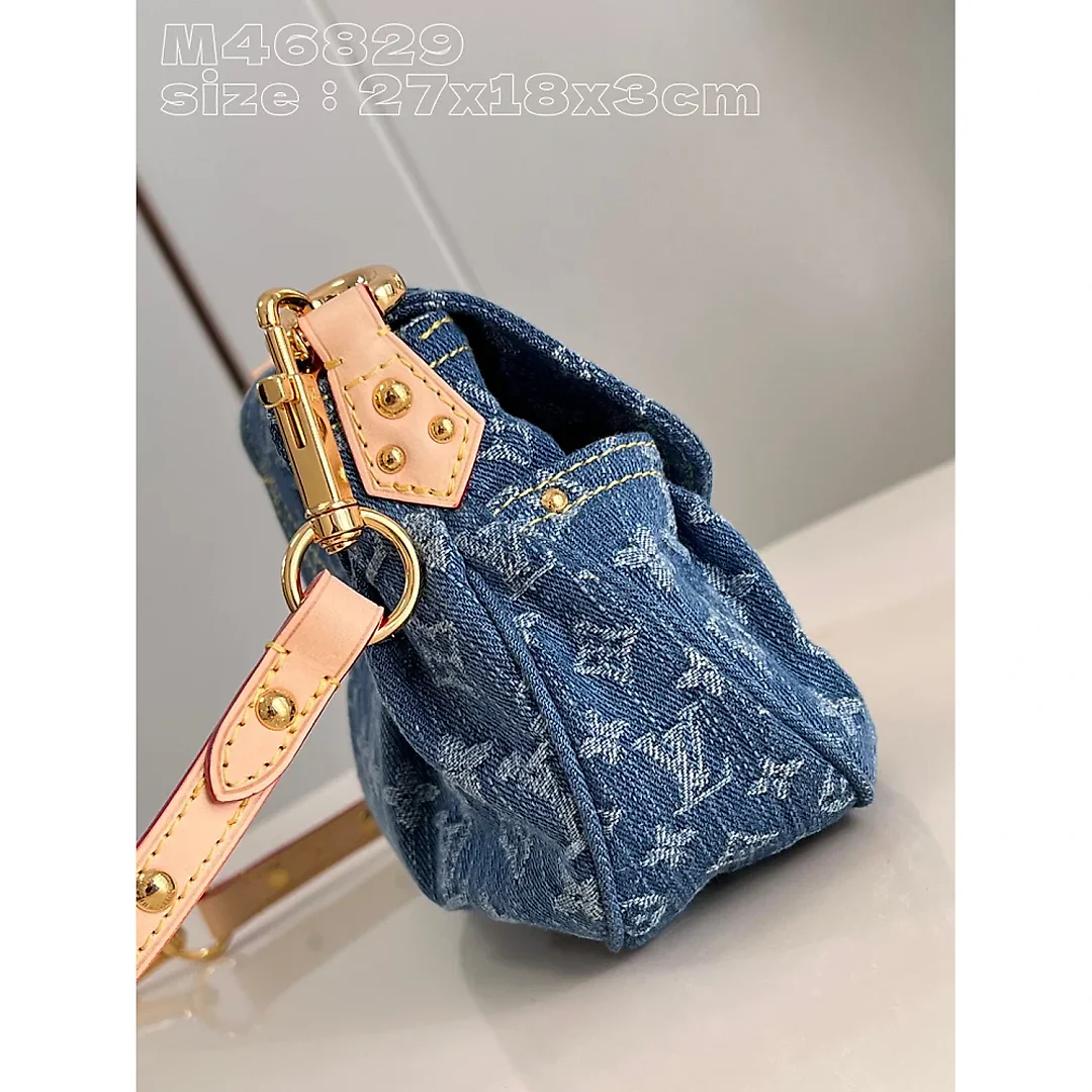 Louis Monogram Denim size : 27 x 18 x 3 cm