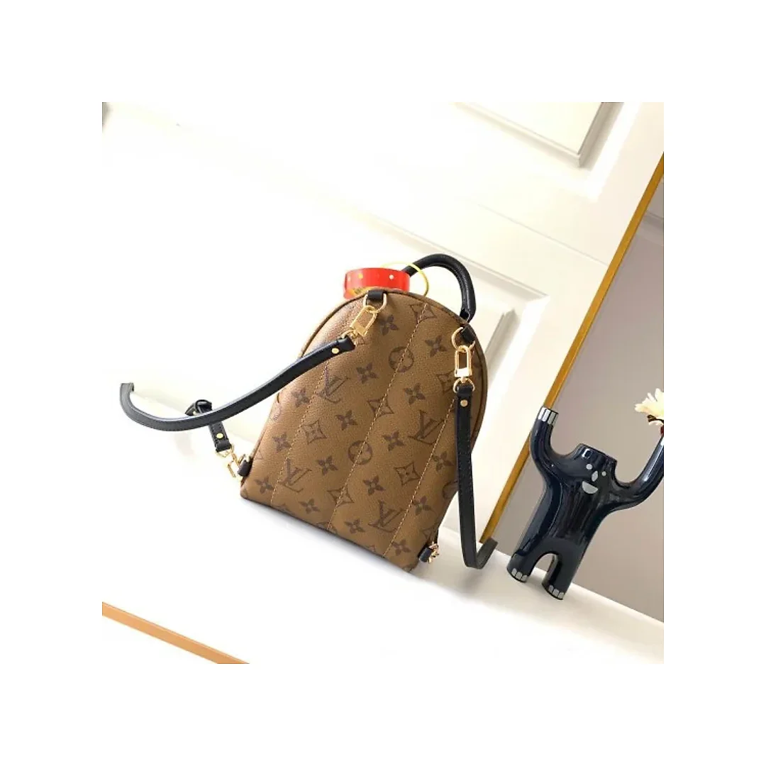 L-bag Model: M44872 Size:17x22x10cm