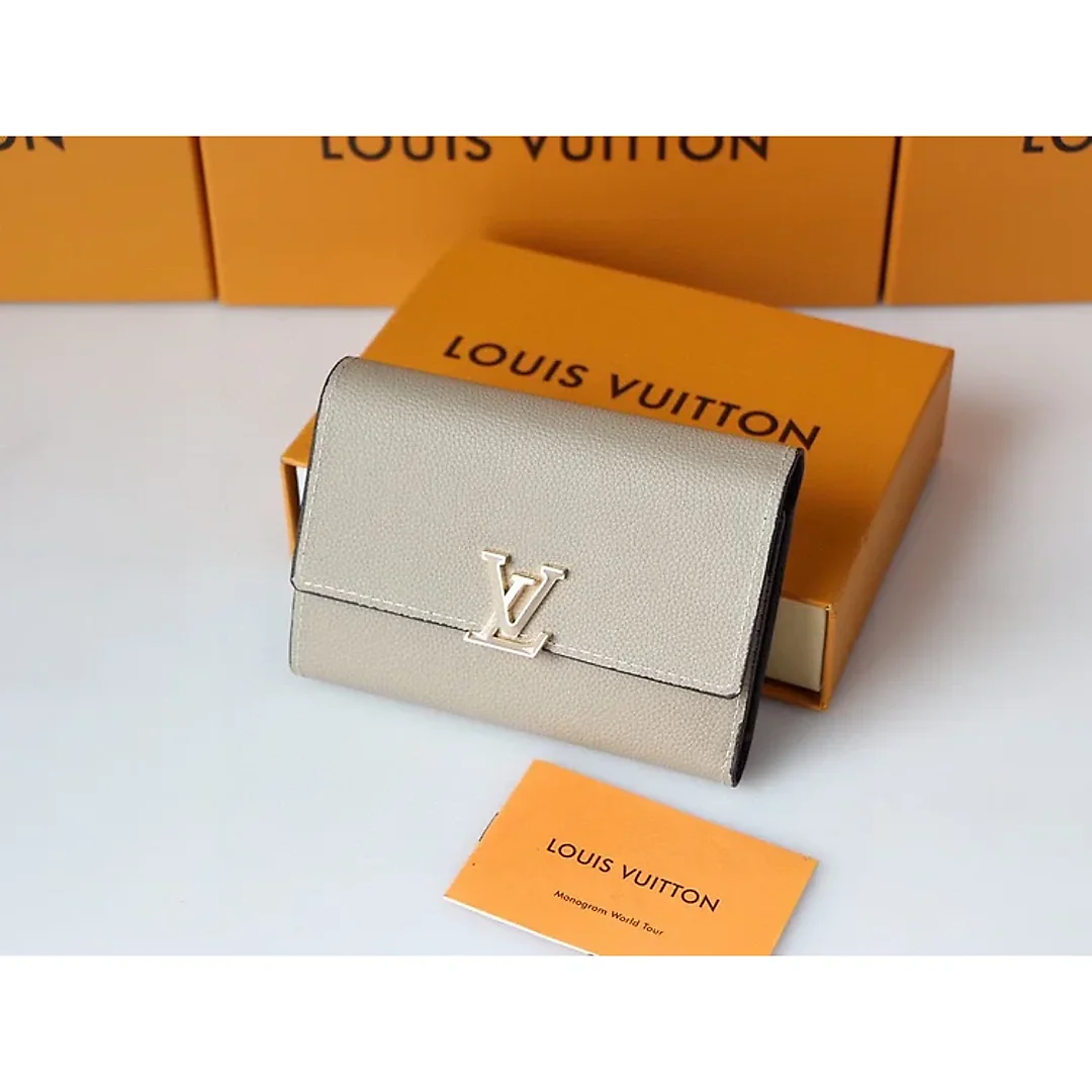 Louis new arrival Capucines wallet size : 13.5*9.5*1.5cm