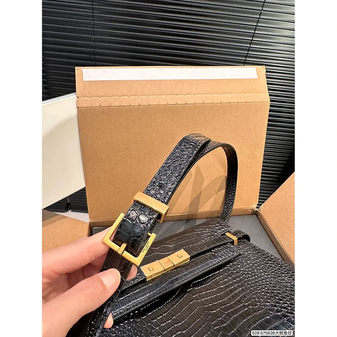 Y new arrival Manhattan bag size: 29 * 22 cm