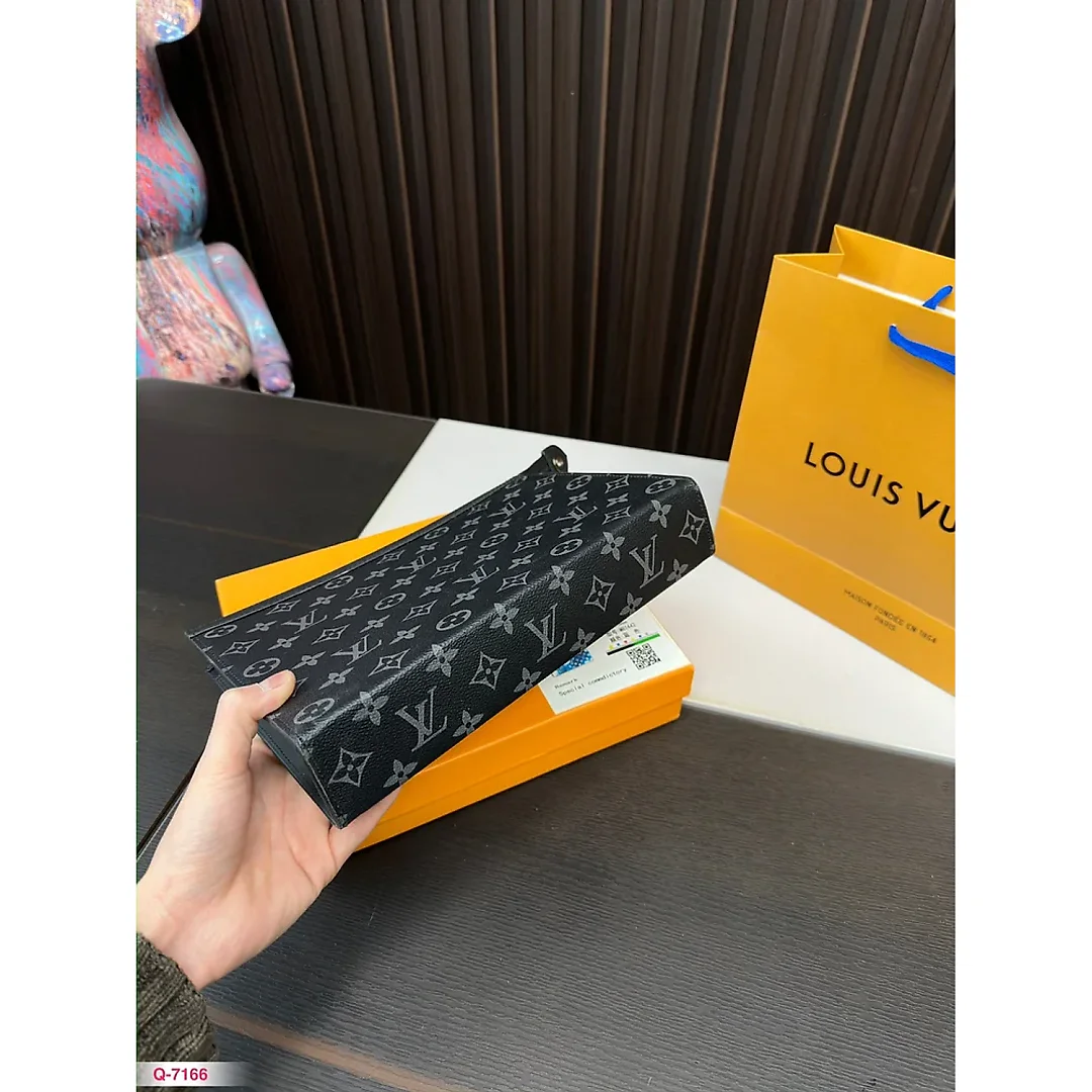 Louis Toiletry Pouch men and women bag size : 26*20cm