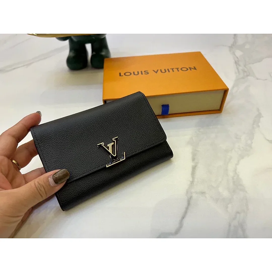 Louis new arrival Capucines wallet size : 13.5*9.5*1.5cm