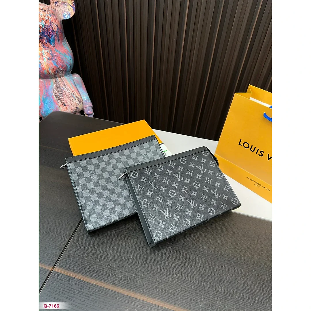 Louis Toiletry Pouch men and women bag size : 26*20cm