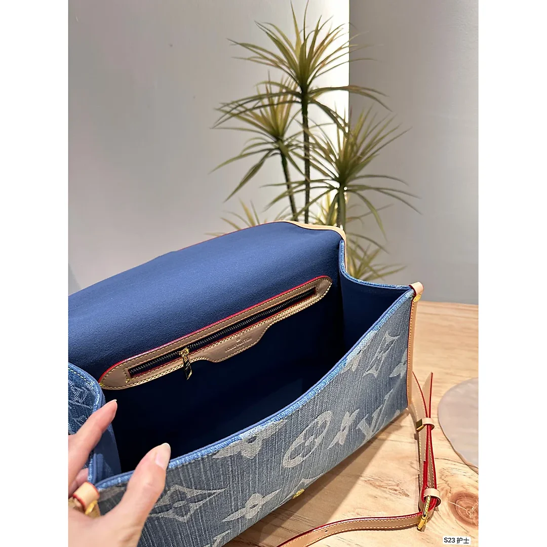 Louis new arrival denim bag size: 38 * 23 cm