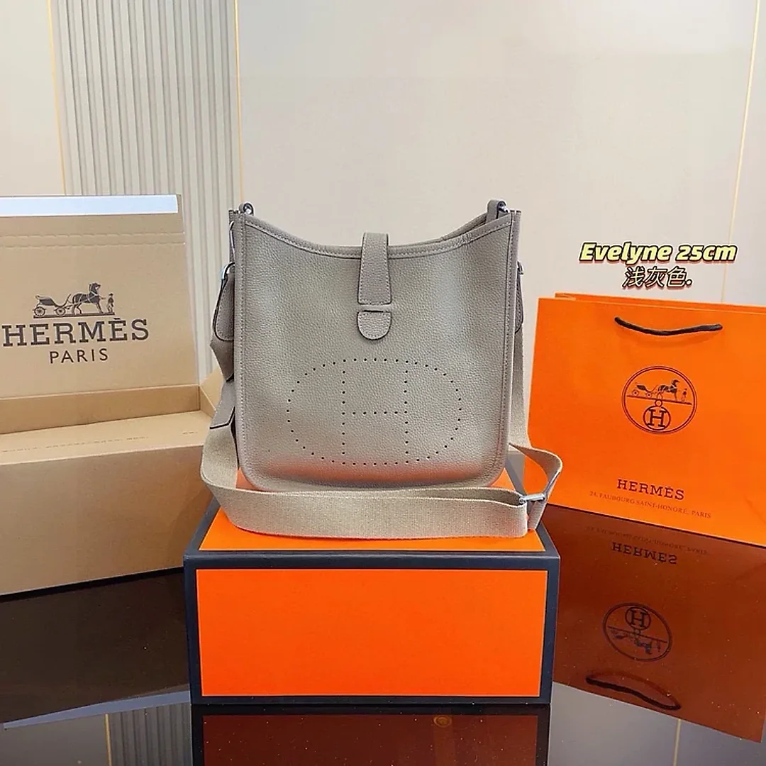 H Evelyne new arrival size : 25*9*26cm